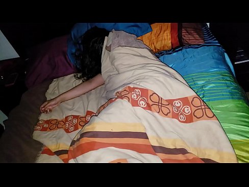 ❤️ Посинак грди своју младу маћеху док она спава. Јебени видео на sr.bestsexporno.ru ❌❤